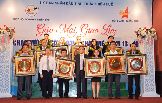 Trao tặng danh hiệu Doanh nhân tiêu biểu của UBNT tỉnh